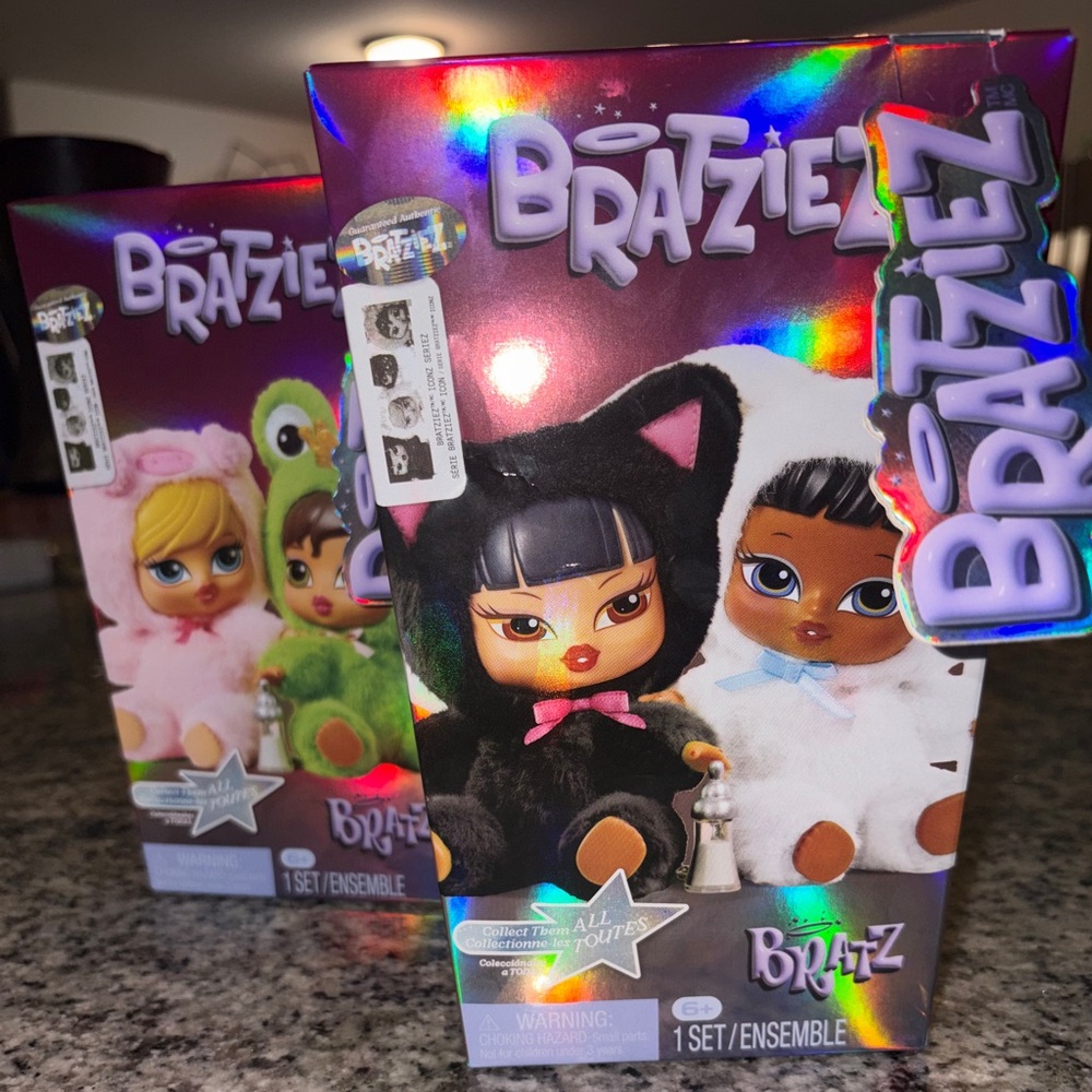 Bratz Bratziez Iconz Series Plush Blind Box w/Charm Clip & Accessory
